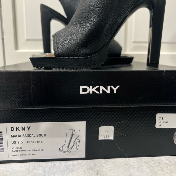 NIB DKNY Malia Pebbled Leather Zip Up Platform Stiletto Bootie size 7.5 - Picture 4 of 4